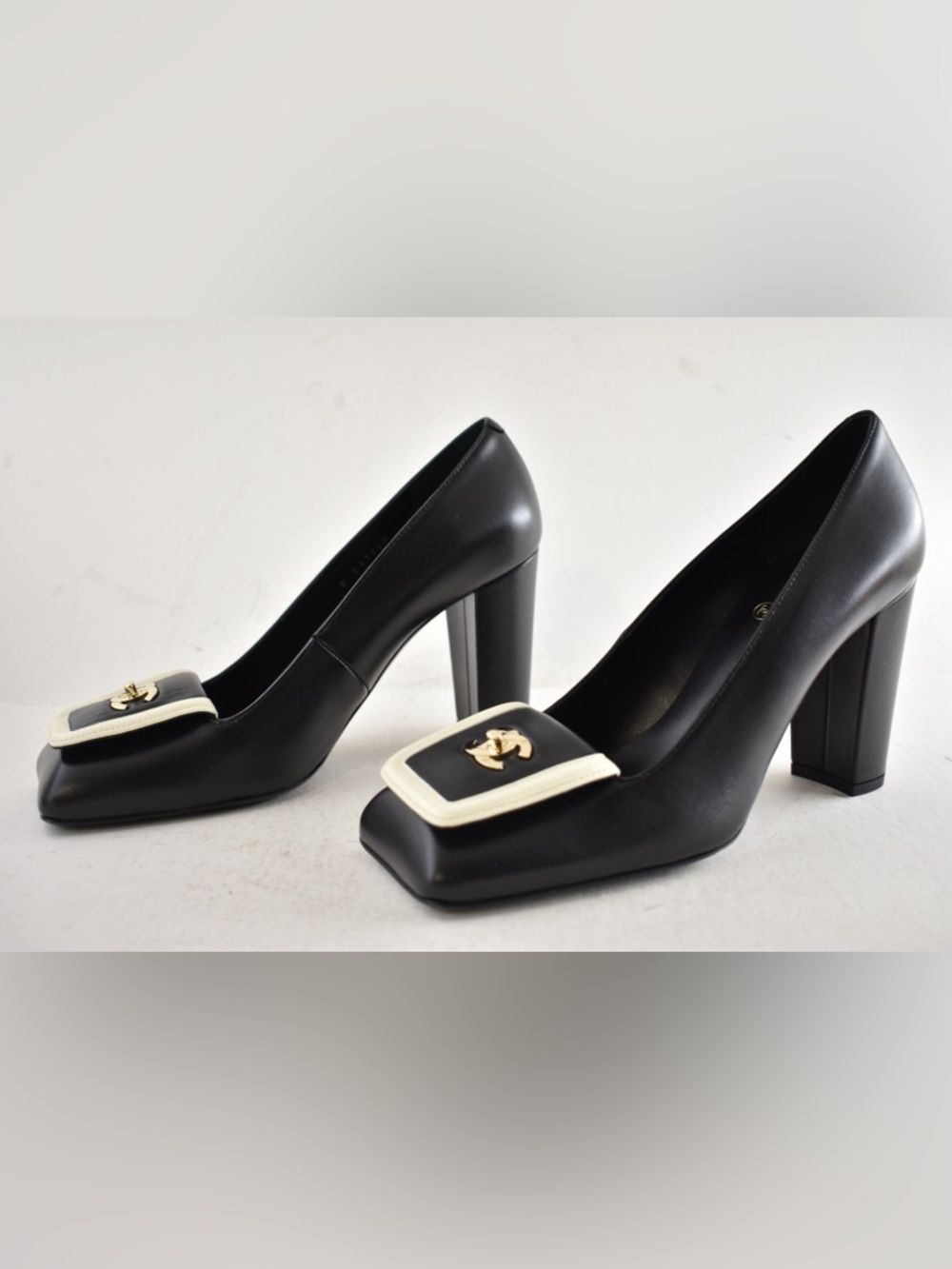 Chanel 26S Blazy Black White Square Turnlock Gold CC Logo Block Heel Pump 38.5 - Picture 14 of 16